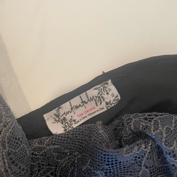 Free People XS(fits loose) Black Silk Lace Adjustable Top - Picture 11 of 14